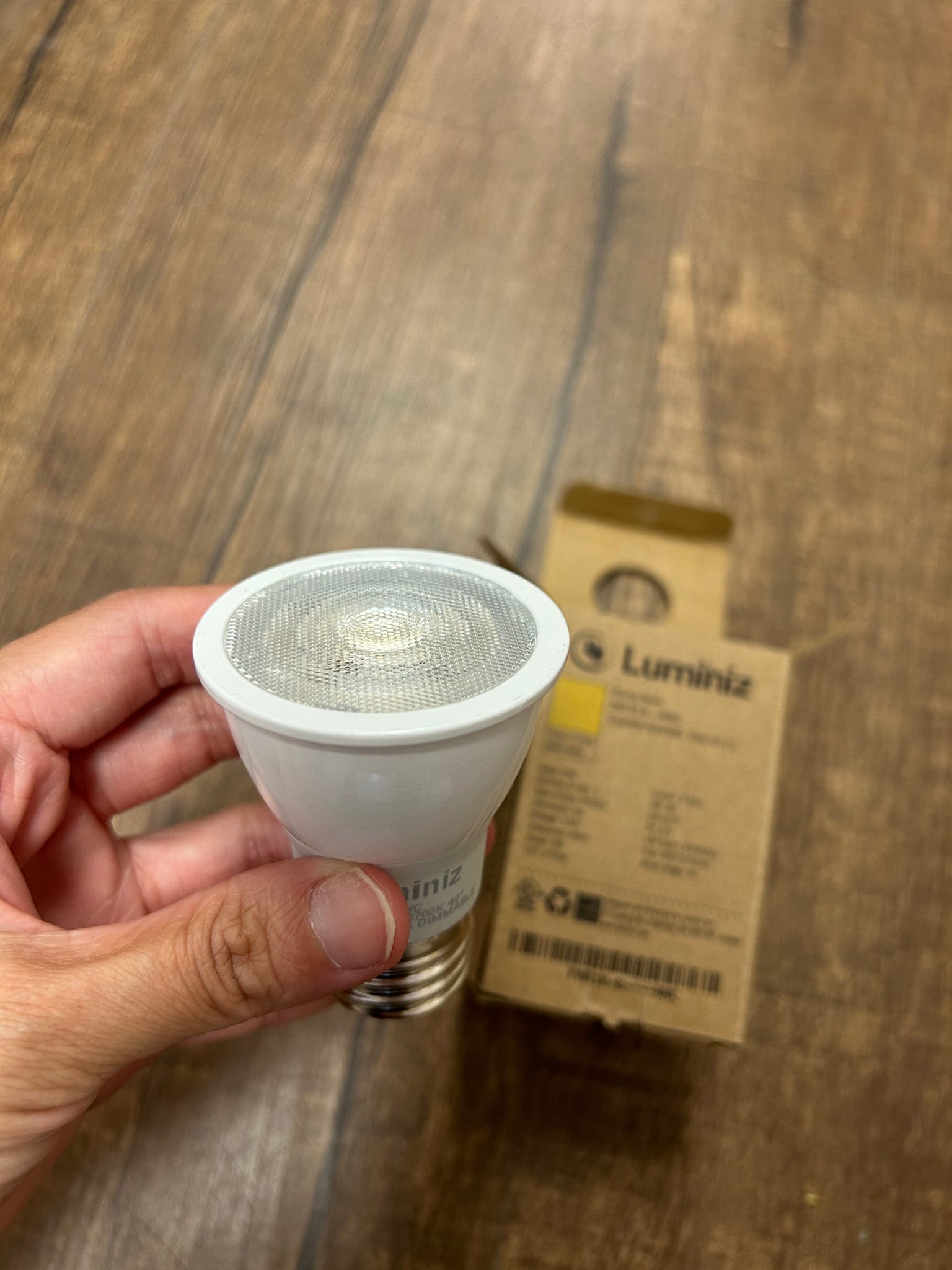 Luminiz LED PAR16 Blub 8W 470Lm 2700K Warm White Dimmable