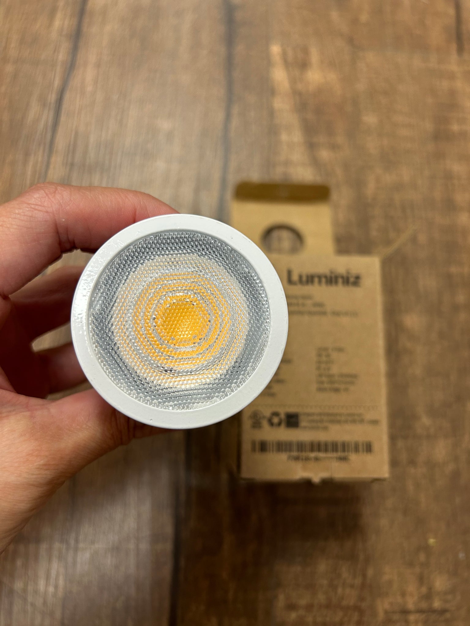 Luminiz LED PAR16 Blub 8W 470Lm 2700K Warm White Dimmable