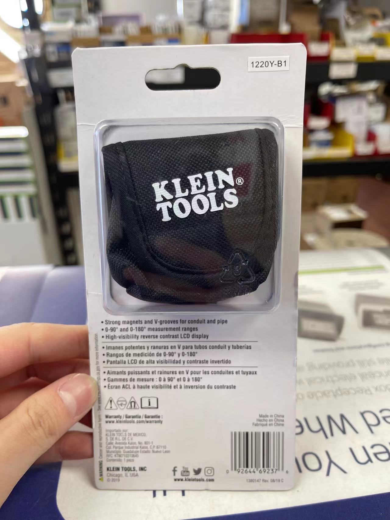 Klein Tools 935DAG Digital Electronic Level and Angle Gauge, Measures 0-90 and 0-180 Degree Ranges, Measures and Sets Angles