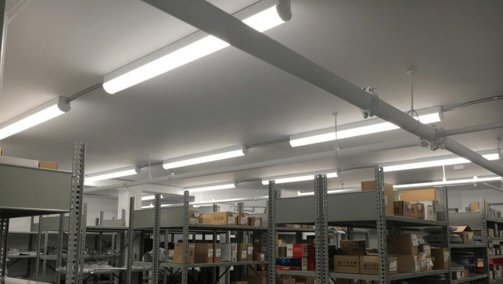 DawnRay 2' LED Commercial Strip Light 2600 lumens 3CCT 3500K/4000K/5000K Switchable